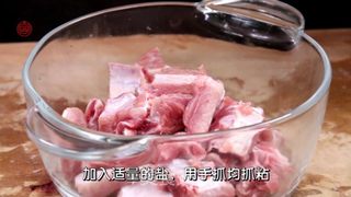 ＃信任之美＃蒜香排骨的做法步骤：1