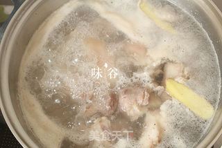 花生猪脚筋汤的做法步骤:3