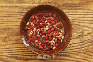 花生猪脚筋汤的做法步骤:2