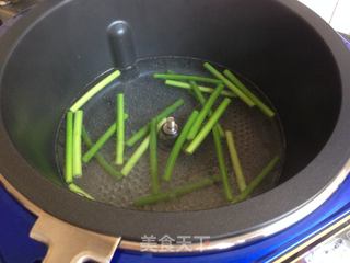 芝士培根蒜苗卷的做法步骤:4