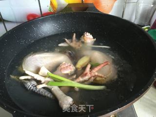 #信任之美#鸡枞菌土鸡汤的做法步骤：2