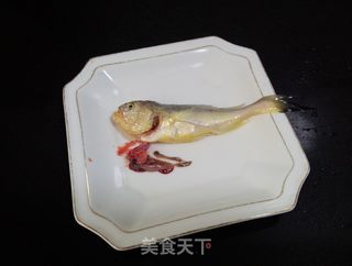 #信任之美#微波炉版清蒸梅童鱼的做法步骤:2