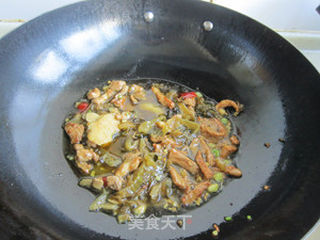 红果家菜谱之酸菜肉丝面的做法步骤:7