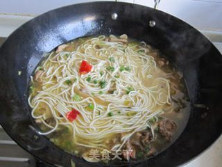 红果家菜谱之酸菜肉丝面的做法步骤:10