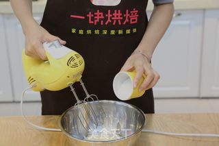北海道戚风蛋糕的做法步骤:6