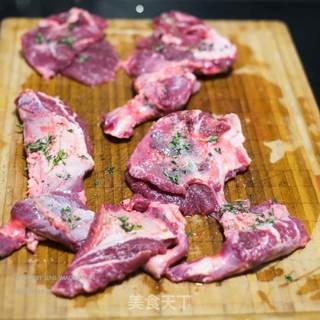 牛魔王的新宠:慢煮牛脸颊肉的做法步骤:2