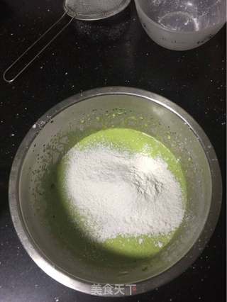 #信任之美#菠菜戚风蛋糕的做法步骤:5