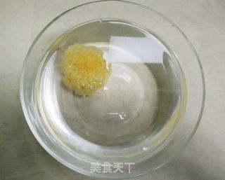 【甜滑软糯】红枣桂圆银耳羹的做法步骤:2