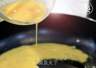 【不用隔夜饭做炒饭】焦炒酱油大蒜炒饭的做法步骤:3