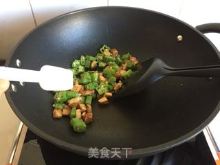 #信任之美#秋葵炒鸡丁的做法步骤:5