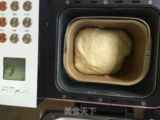 #信任之美#小兔火肠包的做法步骤:3