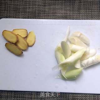 #信任之美#萝卜排骨汤的做法步骤:2