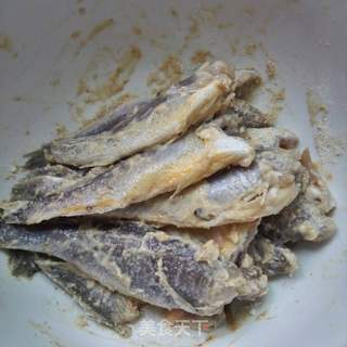 香酥炸小黄鱼的做法步骤:3
