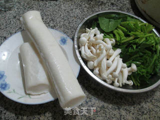 ＃信任之美＃白玉菇菠菜煮年糕 的做法步骤：1