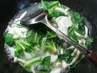 ＃信任之美＃白玉菇菠菜煮年糕 的做法步骤：4