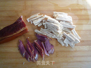 #信任之美#腊肉蒸腐竹的做法步骤:2