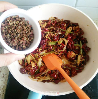 辣子鸡的做法步骤:14