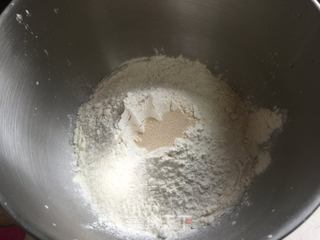 #信任之美#匈牙利培根面包的做法步骤：1