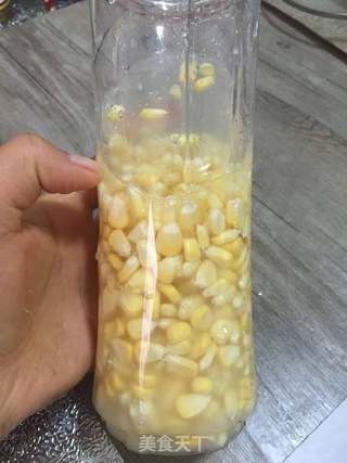 鲜榨玉米汁的做法步骤：3
