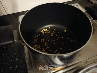 #信任之美# 自制小零食——焦糖爆米花(平底锅版)的做法步骤:2