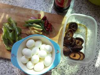 #信任之美#鹌鹑蛋烧鸡翅根的做法步骤：3