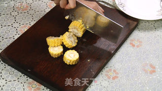 #信任之美#胡萝卜玉米排骨汤的做法步骤:2