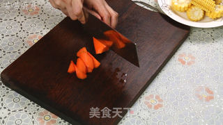 #信任之美#胡萝卜玉米排骨汤的做法步骤:3