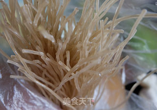 #信任之美#猪肉豆芽炖粉条的做法步骤:3