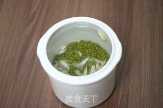 清热解毒的百合绿豆汤的做法步骤：2