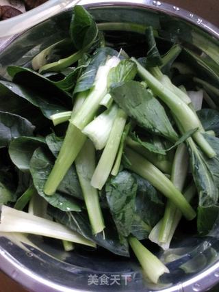 #信任之美#香菇油菜的做法步骤：1