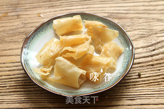 美白润肤的牛奶炖花胶 的做法步骤:3