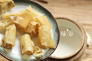 美白润肤的牛奶炖花胶 的做法步骤:4