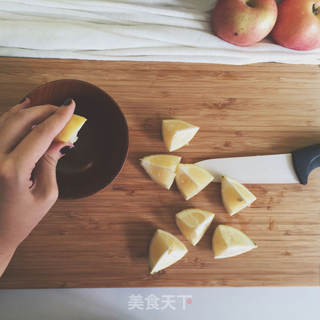 奇异山楂米酒甜开胃汤的做法步骤:2