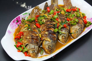 麻辣下饭小鲫鱼的做法步骤:7