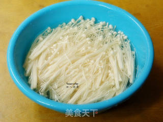 #信任之美#剁椒炒金针菇的做法步骤:2
