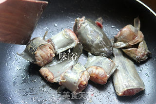 莲藕黑豆煲鲶鱼汤的做法步骤:4