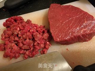 #信任之美# 香菇牛肉酱的做法步骤：1