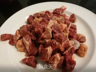 #信任之美# 土豆烧牛肉的做法步骤：1