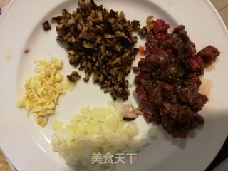 #信任之美# 香菇牛肉炸酱面的做法步骤:3