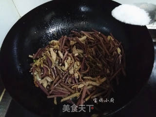 #信任之美#肉丝炒蕨菜的做法步骤:7