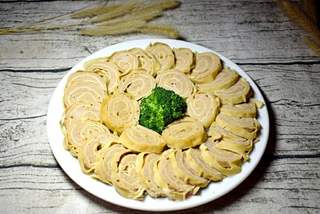 #信任之美#千张肉卷的做法步骤:16