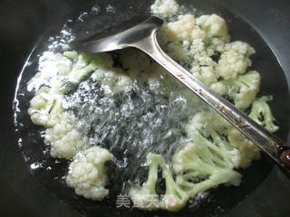 ＃信任之美＃泡菜炒花菜的做法步骤：2
