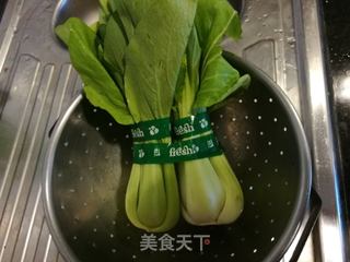 #信任之美# 蒜香小油菜（蒜泥清炒上海青）的做法步骤：1