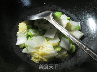 ＃信任之美＃蚕豆炒白菜 的做法步骤：9