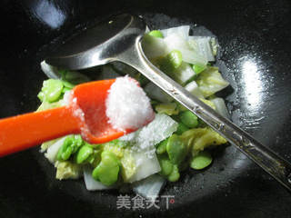 ＃信任之美＃蚕豆炒白菜 的做法步骤：8