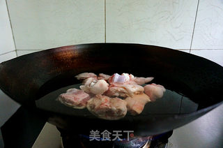 猪蹄儿焖黄豆的做法步骤:3