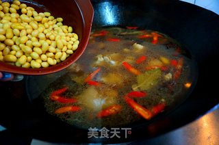 猪蹄儿焖黄豆的做法步骤:11