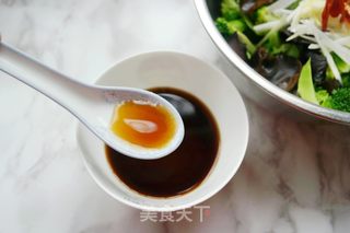 #信任之美#炝拌木耳西兰花的做法步骤:3
