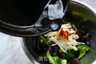 #信任之美#炝拌木耳西兰花的做法步骤:5
