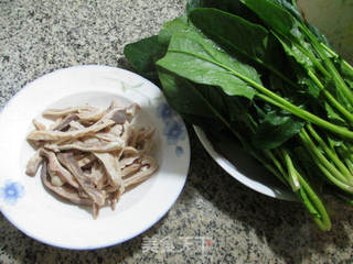 ＃信任之美＃猪肚炒菠菜的做法步骤：1